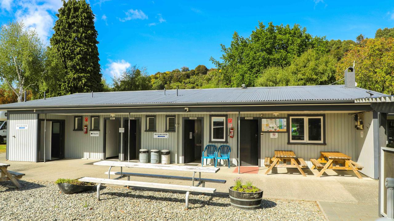 Camp kitchen block