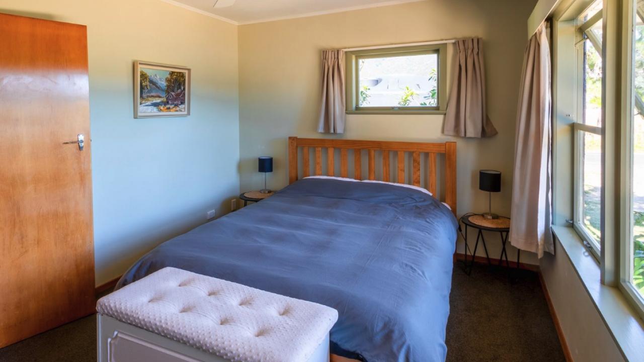 Godwit Cottage - Pākawau Beachfront Holiday Home