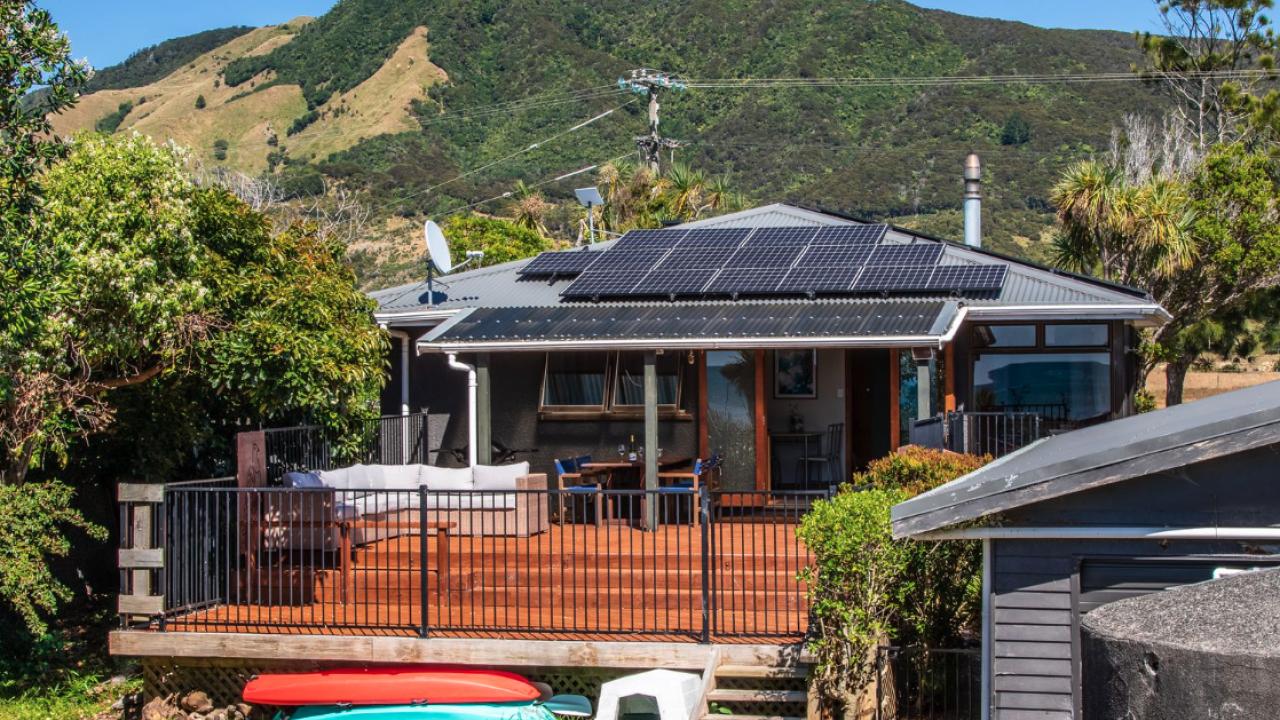 Godwit Cottage - Pākawau Beachfront Holiday Home