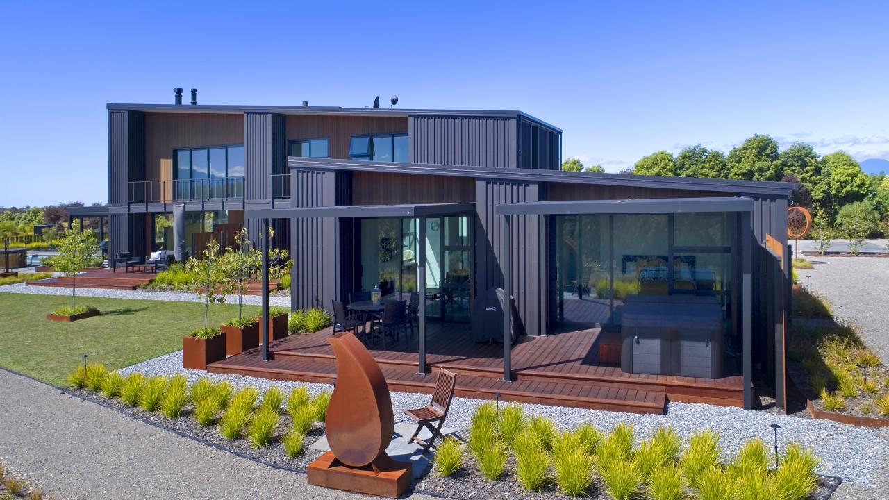Exterior view showing the private apartment in the foreground