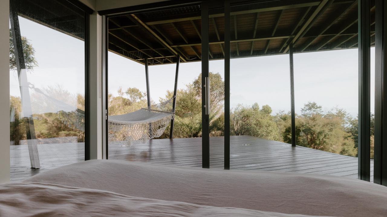 Second bedroom suite