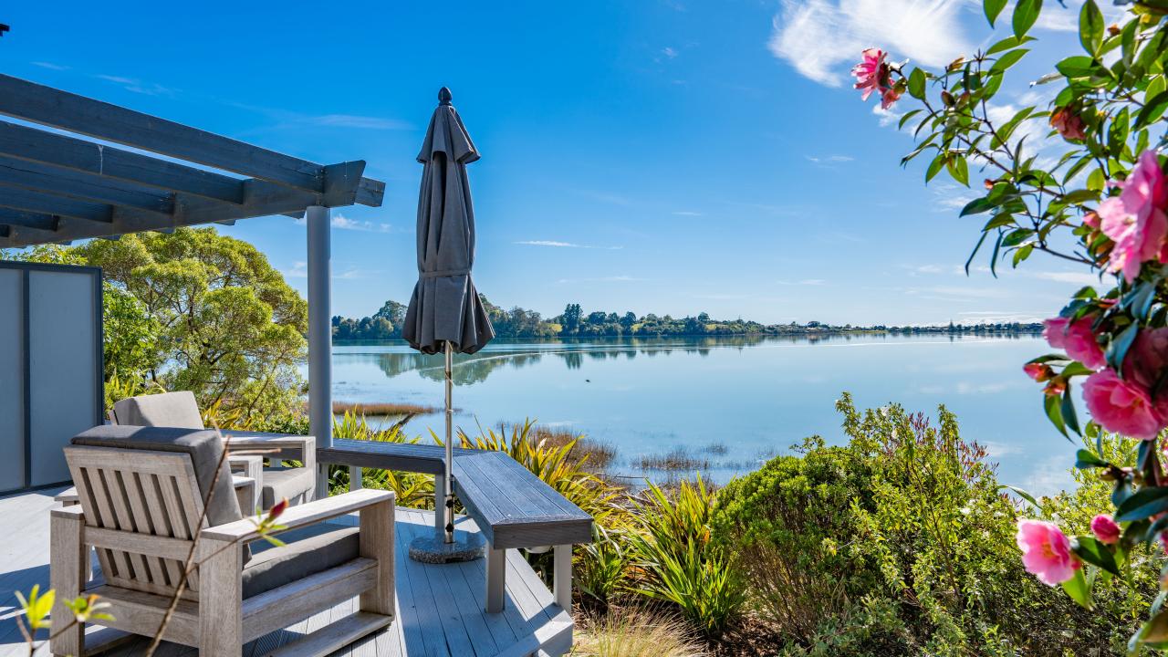 Villas and Suites overlook the Waimea Estuary