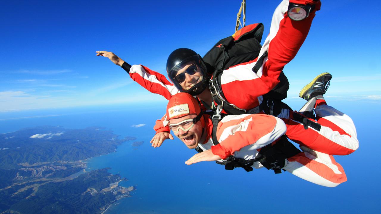 16,500ft skydive over the Abel Tasman