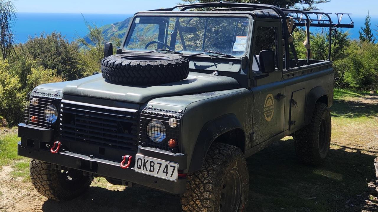 Mountain Bike Nelson Shuttle Land Rover.