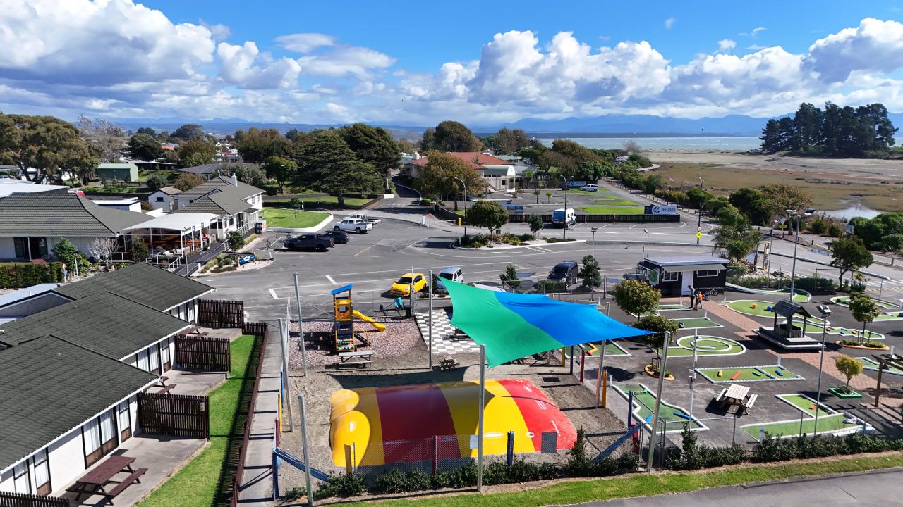 Two-bedroom Classic motels by the playground