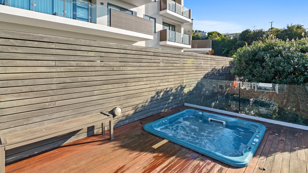 One of the two spa pools available at Kaiteriteri Luxury Apartment