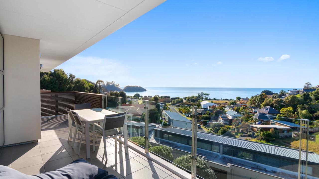 Outdoor dining on the deck with stunning views to the beach from the Kaiteriteri Luxury Apartment