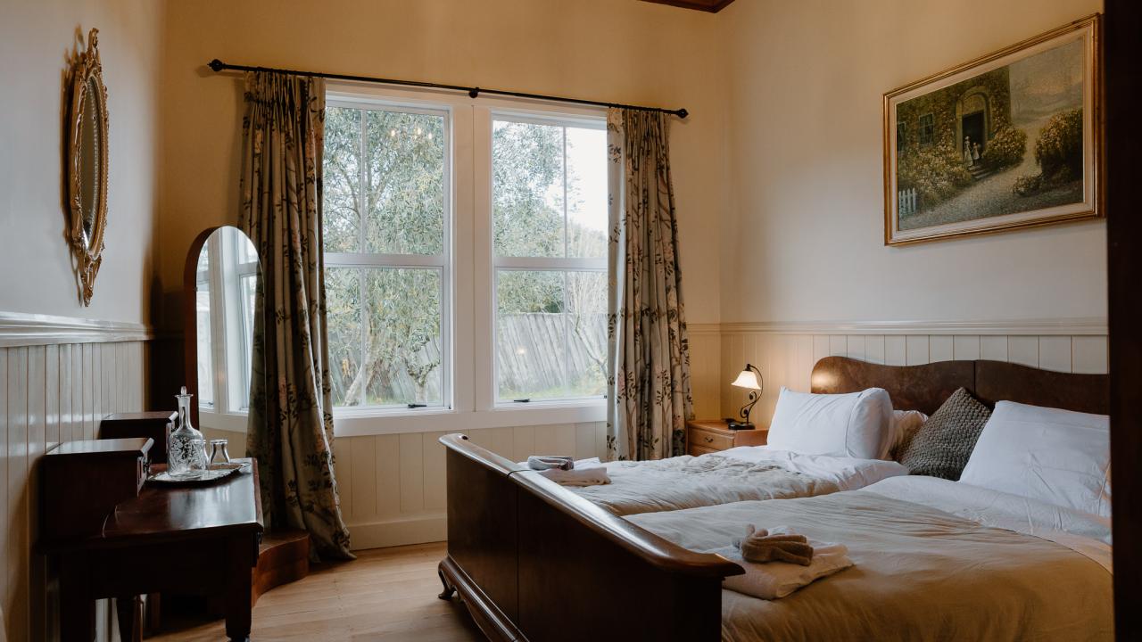 Sleep your way: flexible bed setups from singles to split king and Californian king sizes for your comfort.