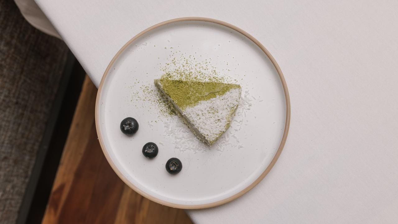 Vegan matcha cheese cake