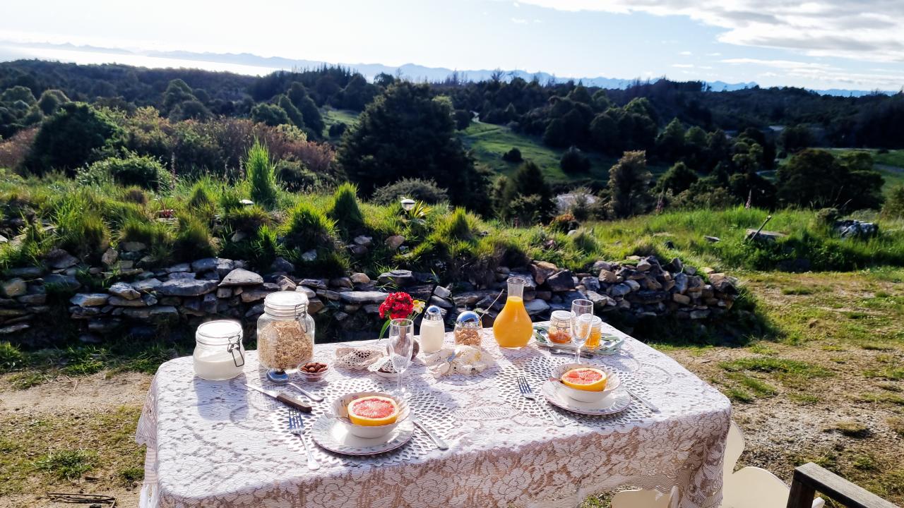 Wedding Breakfast in Pioneer Hut -Hidden Valley Farm