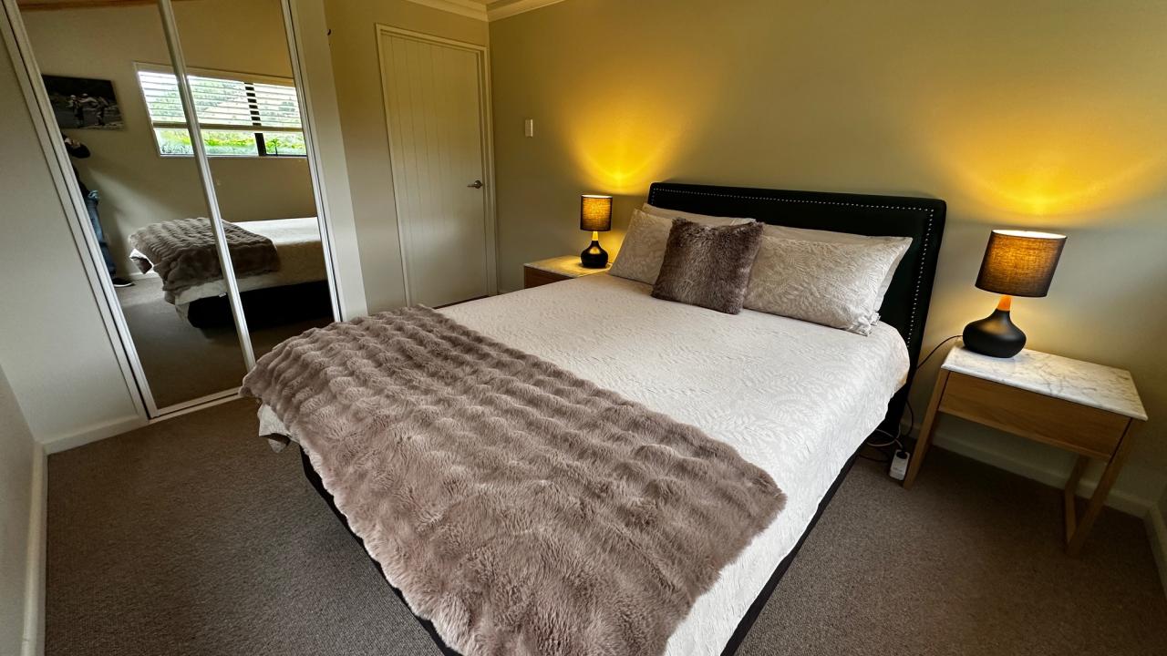 Main bedroom with a Queen Bed