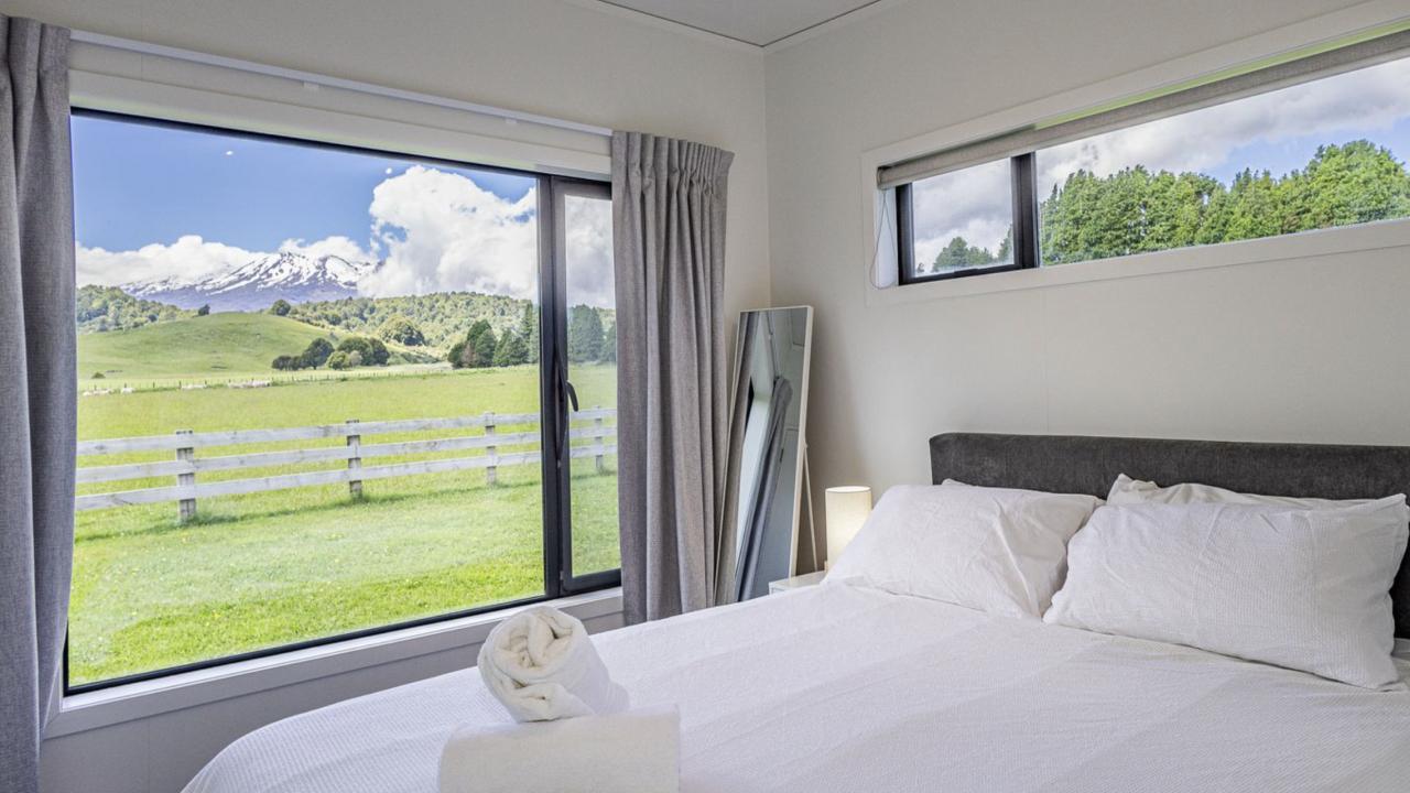 Cosy Cabin with a View - Ohakune Holiday Home