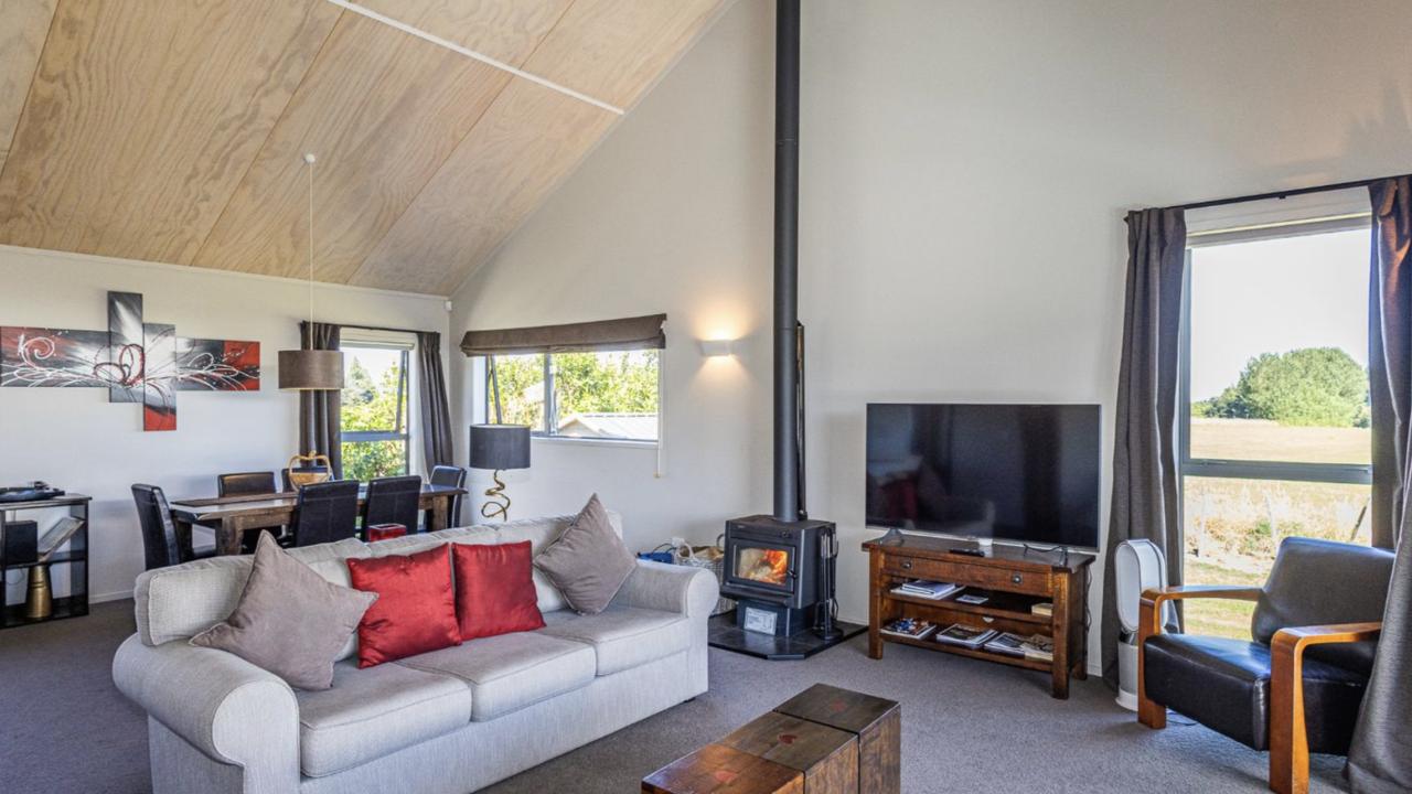 Ohakune Holiday Home Retreat with Hot Tub
