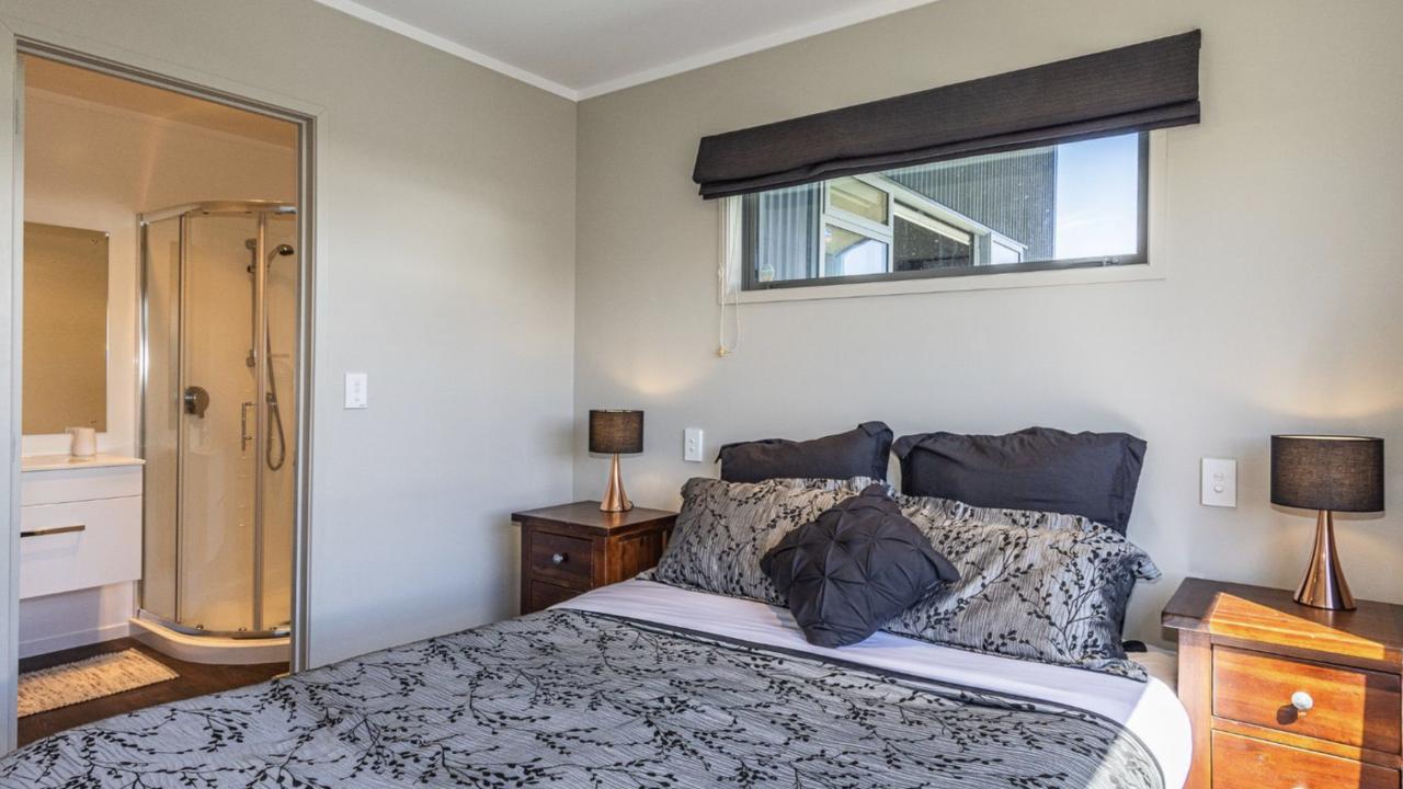Ohakune Holiday Home Retreat with Hot Tub