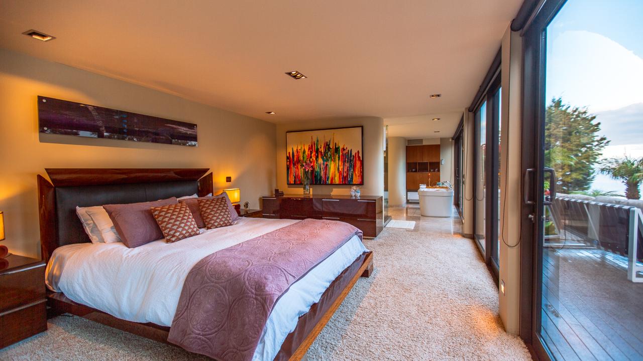 Jacuzzi Suite with Super King Bed, Soaking Tub and Private Deck