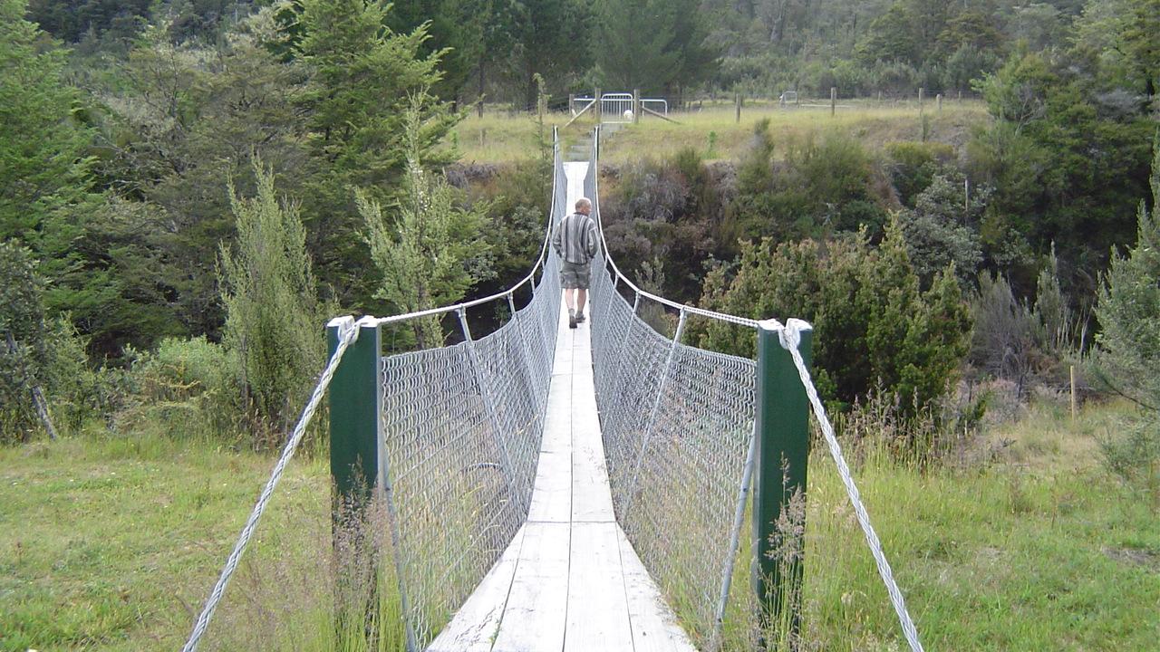 Swingbridge to Cabin