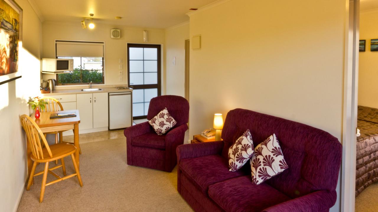 A one bedroom unit with lounge and kitchen area as well as the bathroom.