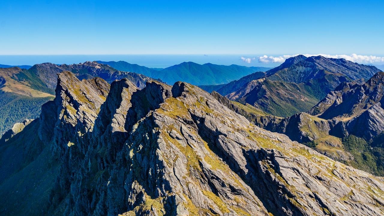 Kahurangi Peaks scenic flight with Golden Bay Air