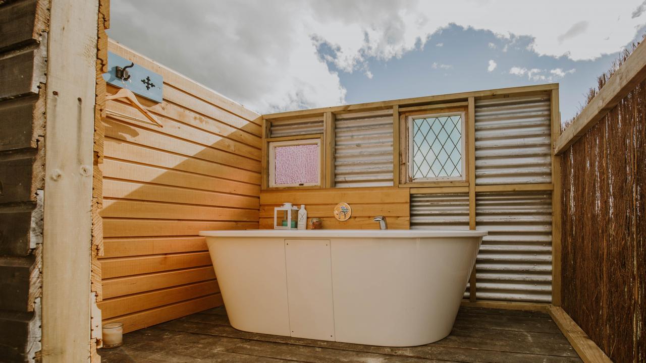 Rabbit Island Huts - Outdoor Bath Area