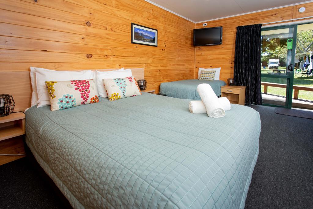 We have a range of Motels and Cabins from one-bedrooms and studios to a massive 3 bedroom apartment. We can accommodate groups of any size. 