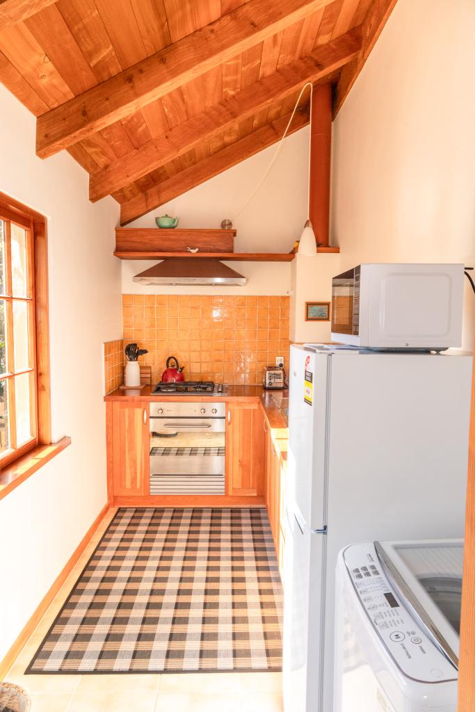 Fully equipped kitchen with gas stove, oven, fridge-freezer and microwave for self-catering. With a pure spring water supply and sustainable solar-powered electricity. Simone Jackson