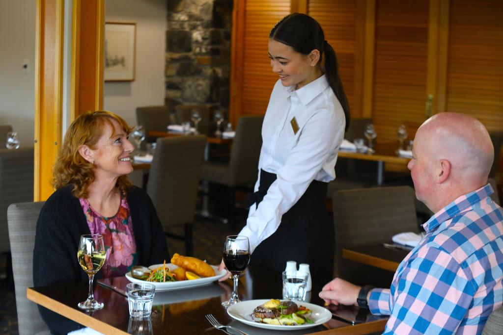 McGavins Restaurant & Bar Distinction Hotels