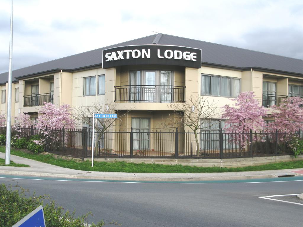 Saxton Lodge