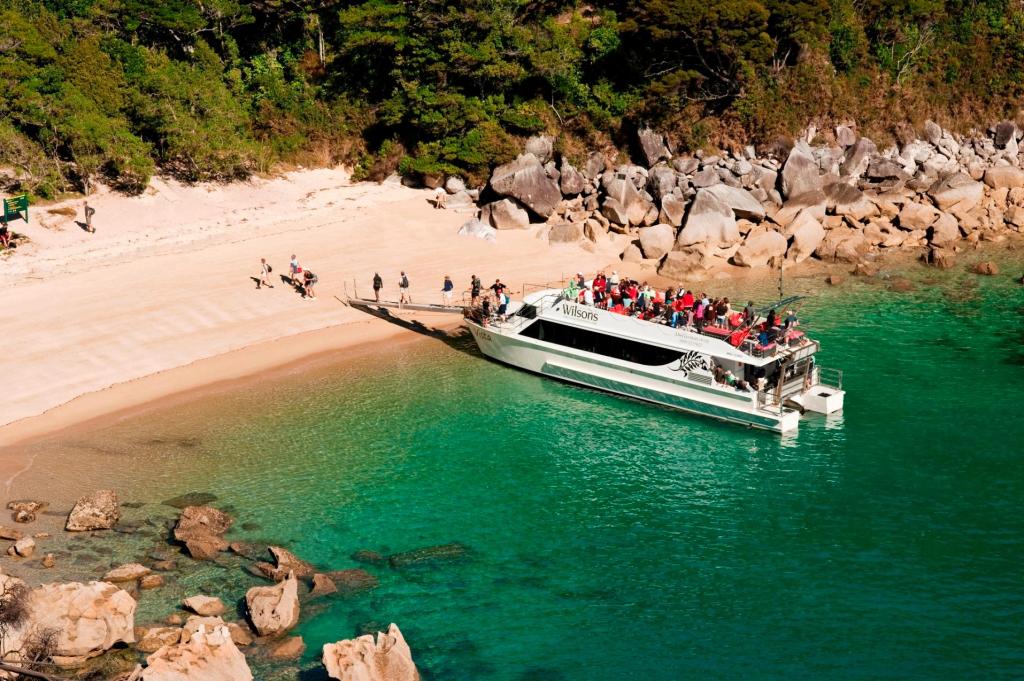 Swift, convenient beach transfers with Wilsons Abel Tasman