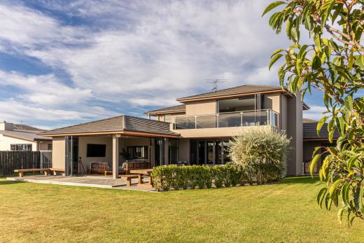 Waterfront Lake Hood Luxury